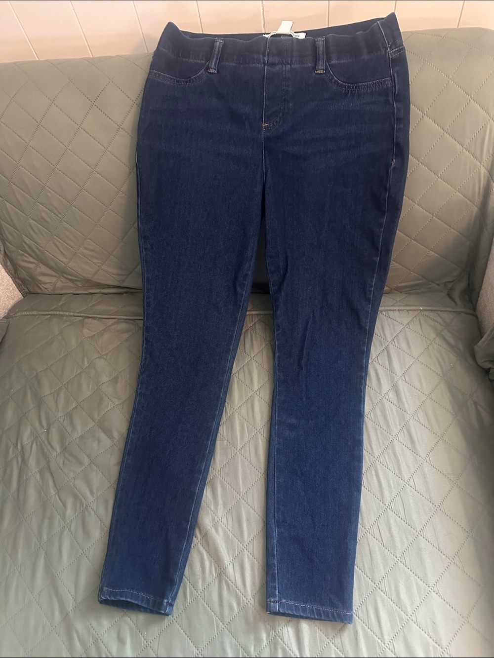 Amazon Essentials Women's Dark Indigo Skinny Jeans